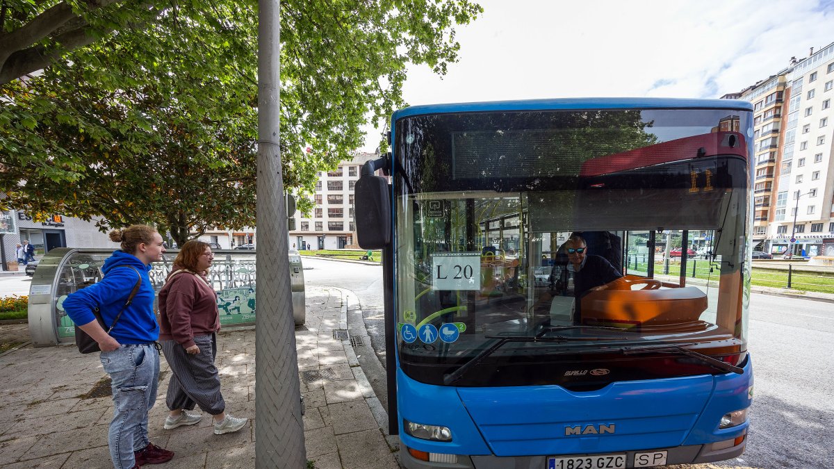 La línea 20 de autobús municipal se ha restablecido con un vehículo llegado de Madrid, también la línea 100.