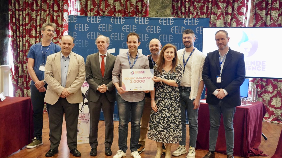 La Federación Leonesa de Empresarios clausura la II edición de la Emprende Experience y entrega el premio a la iniciativa ganadora.