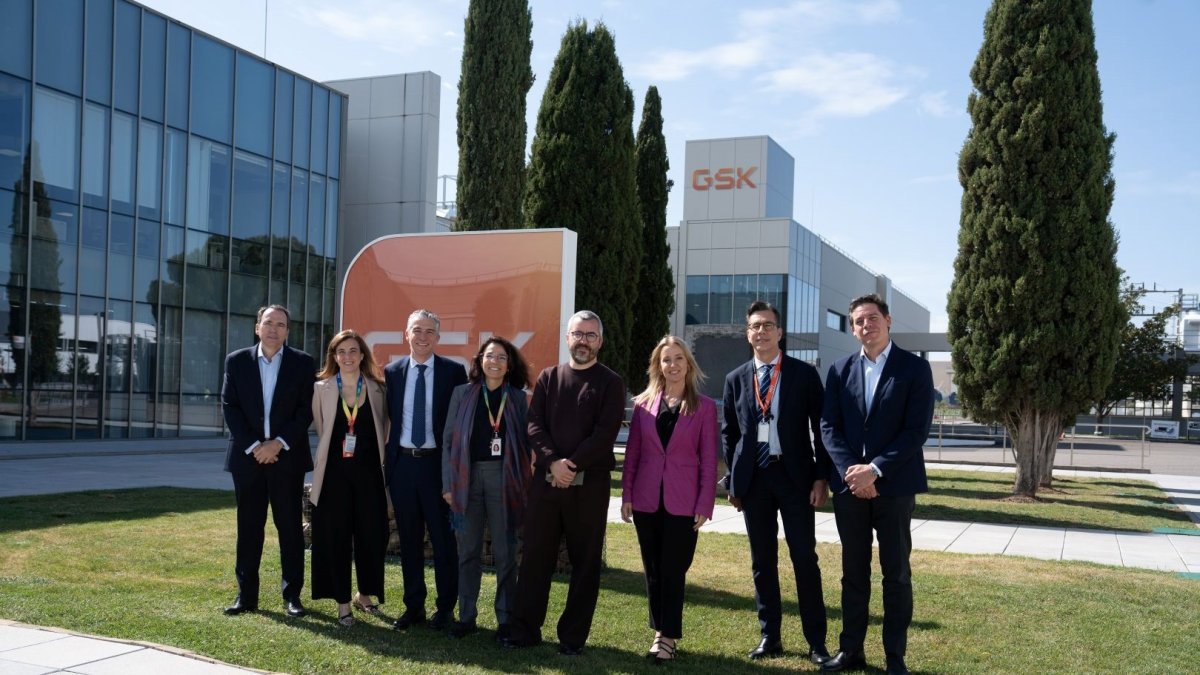 Visita del secretario de Estado de Sanidad, Javier Padilla, al centro de producción de GSK en Aranda de Duero (Burgos).