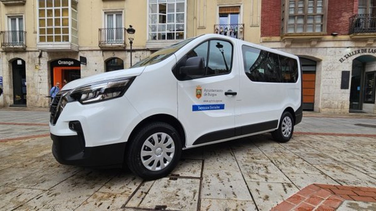 Nueva furgoneta de la Gerencia de Servicios Sociales de Burgos.