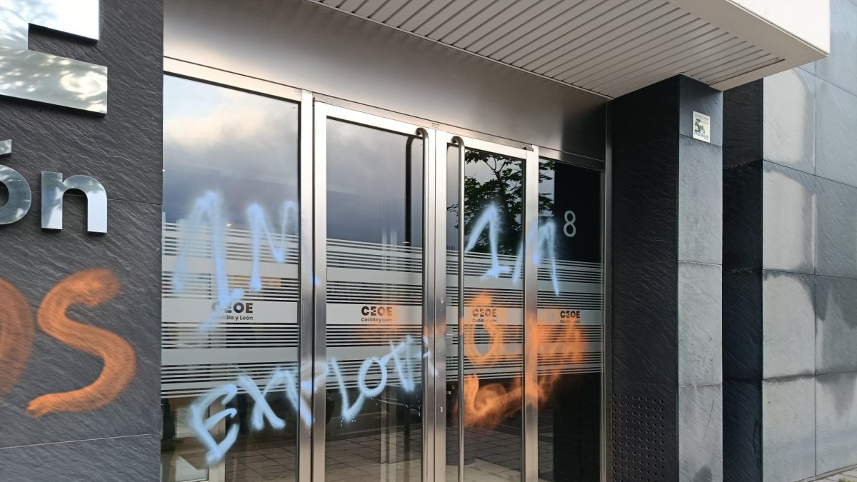 Imagen de la fachada de CEOE.