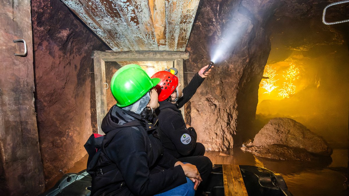 Ciencia y fantasía atrapan al visitante que surca el nivel -3 de Mina Esperanza.