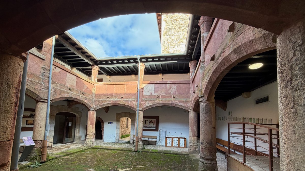 Claustro Menor del Monasterio donde se sitúa el Albergue de Peregrinos