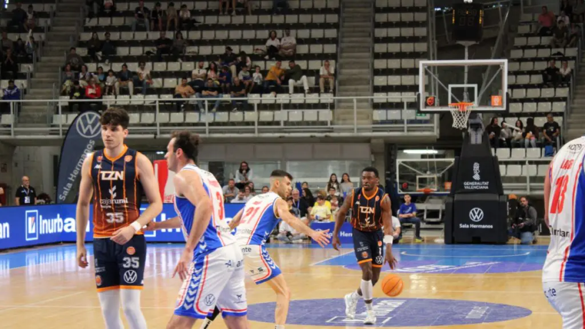 Imagen del partido entre Alicante y Tizona.