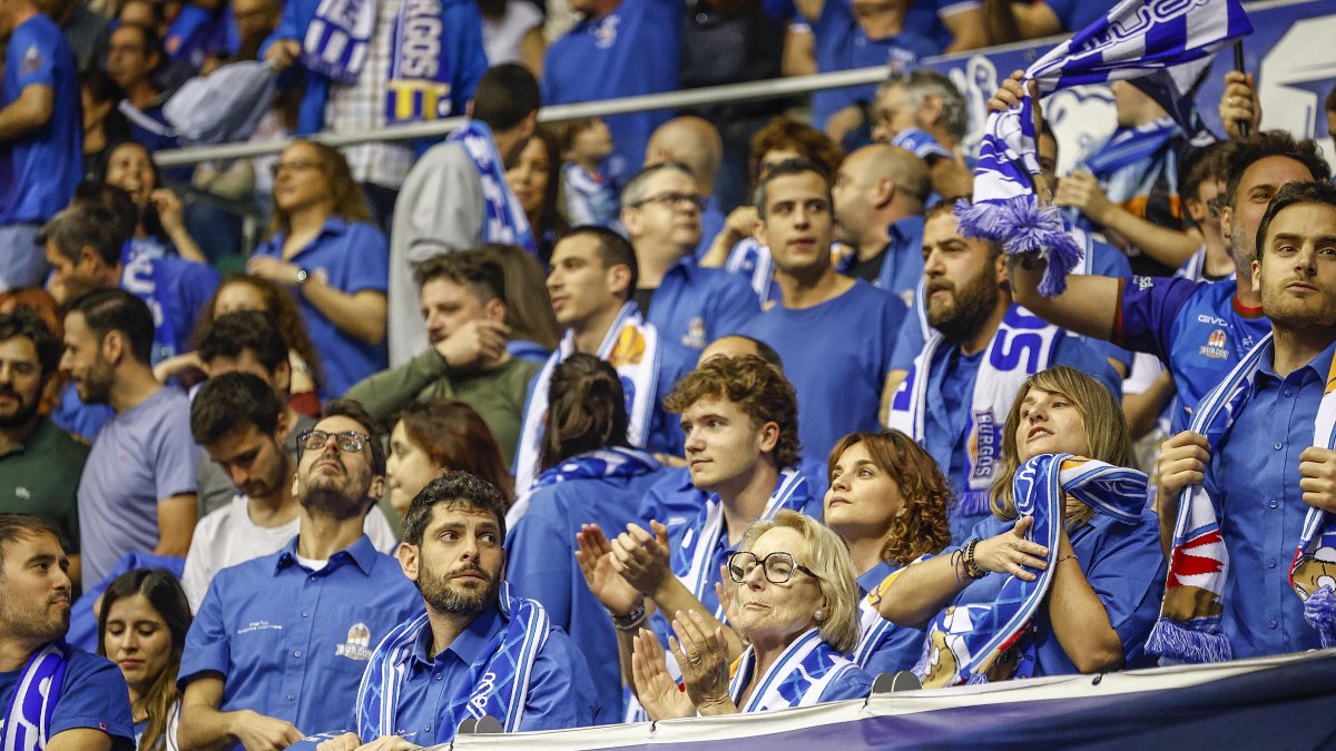 Imagen de aficionados durante el partido.