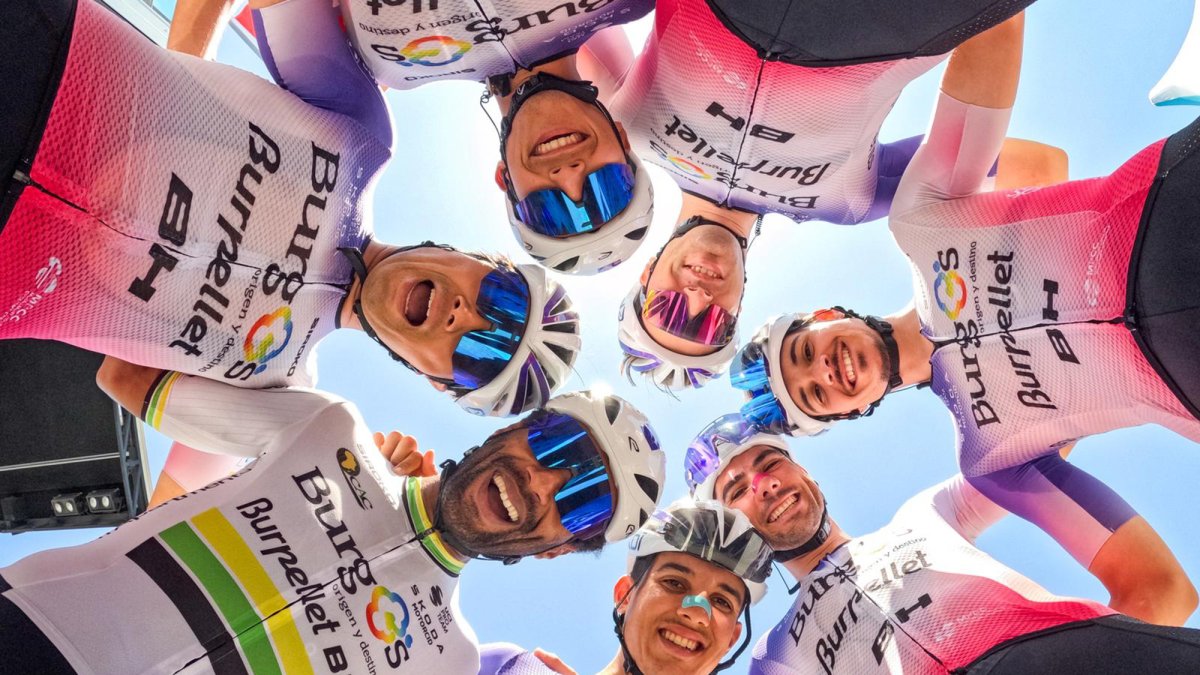Imagen de los siete ciclistas del Burgos BH Burpellet.