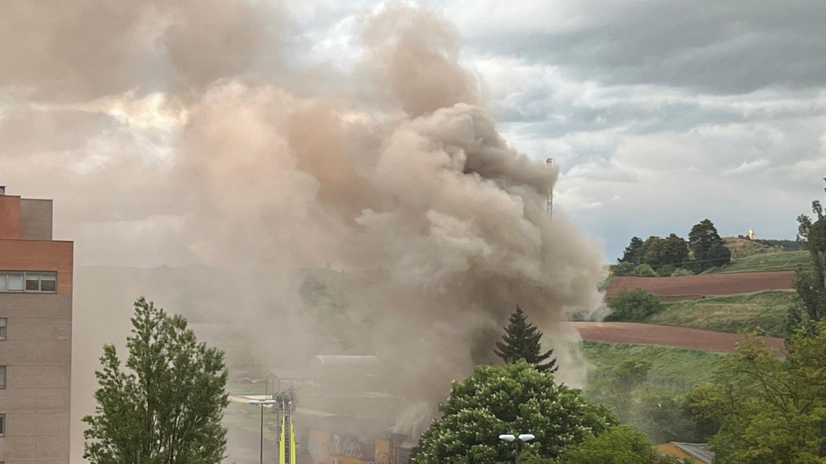 Imagen de los Bomberos interviniendo en la zona.