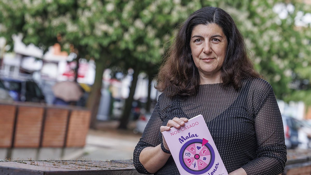 La escritora burgalesa Noe Casado, con su nueva novela.