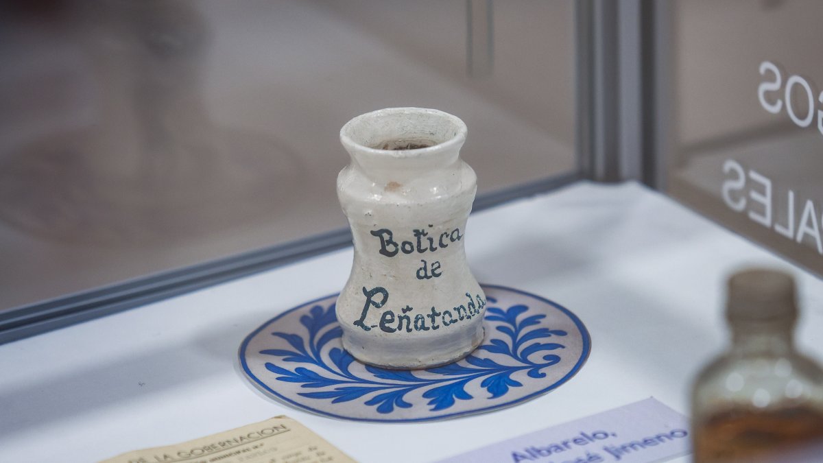 Imagen de los recipientes de la antigua botica que conserva Farmacia Jimeno y que formaron parte de la exposición 'Apotecarius' .
