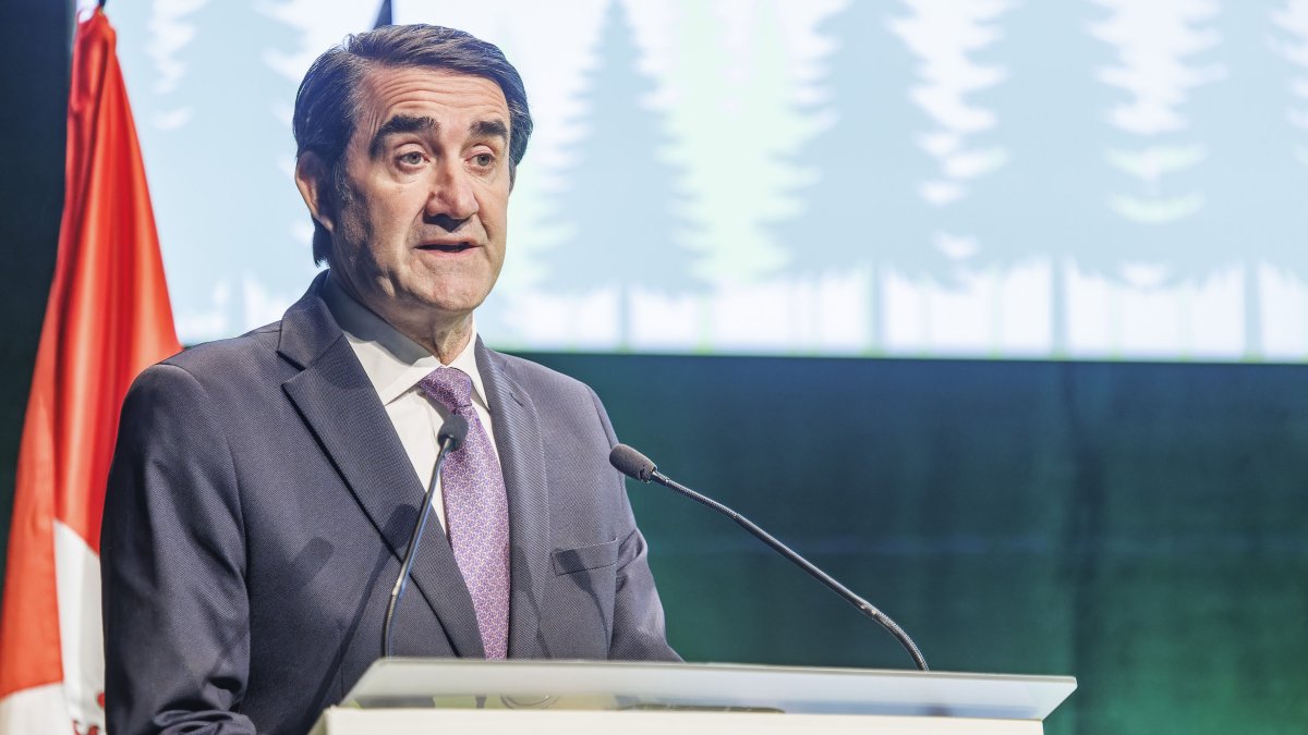 El consejero de Urbanismo, Juan Carlos Suárez-Quiñones, en el Fórum Evolución.