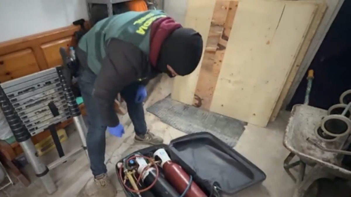 Imagen de material intervenido a los detenidos.