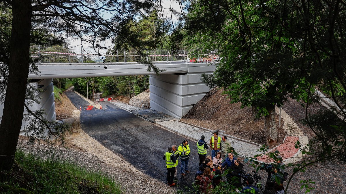 Un momento de la visita a las obras del puente del Castillo.