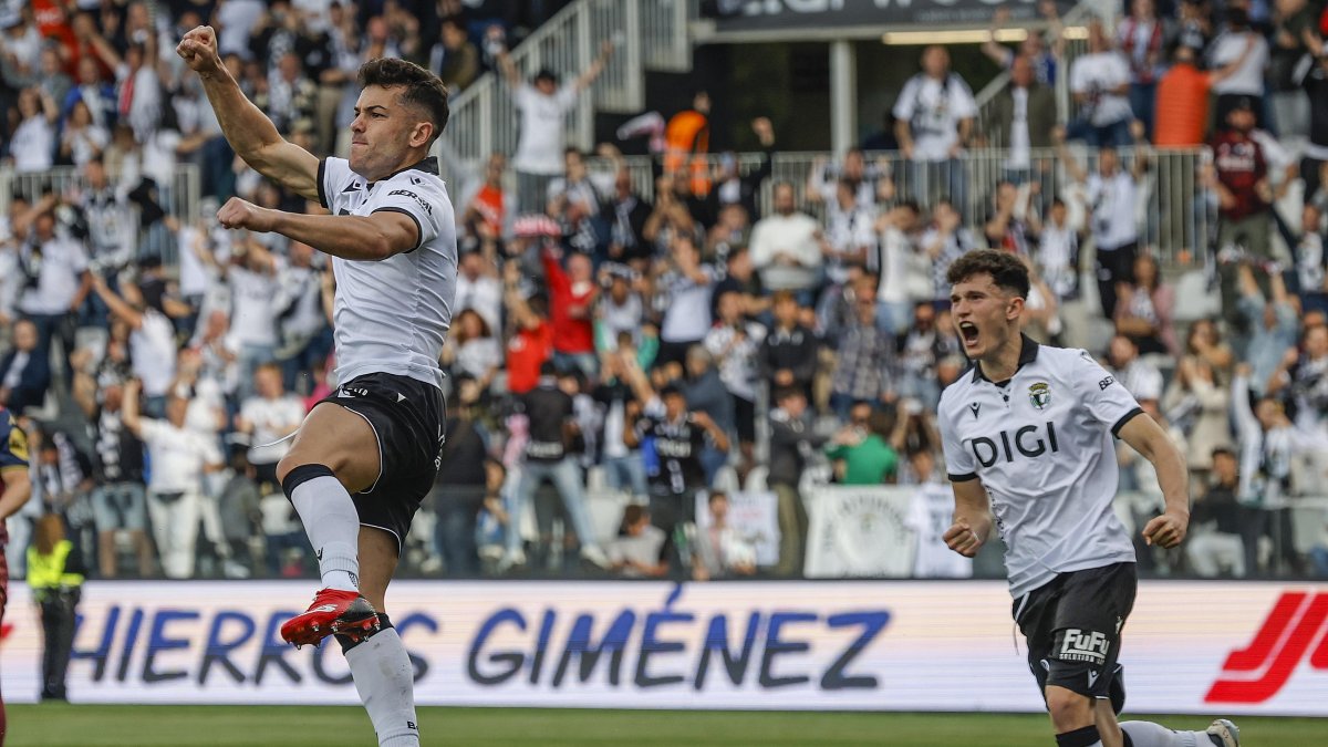 Curro Sánchez celebra un gol ante el Deportivo.