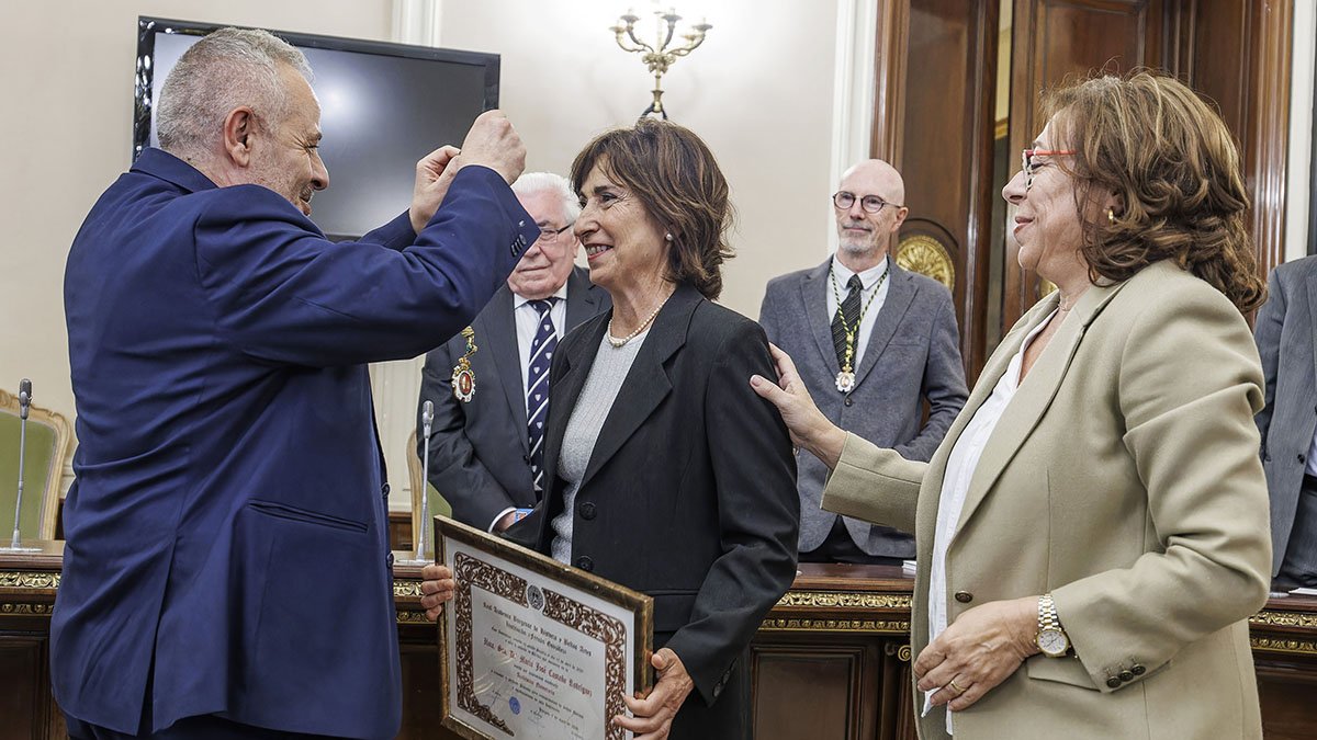 Acto de ingreso de María José Castaño en la Institución Fernán González