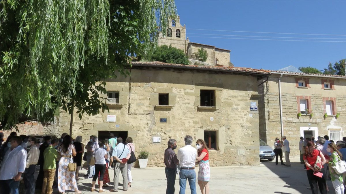 La Escuela de Bañuelos de Bureba, durante una actividad.