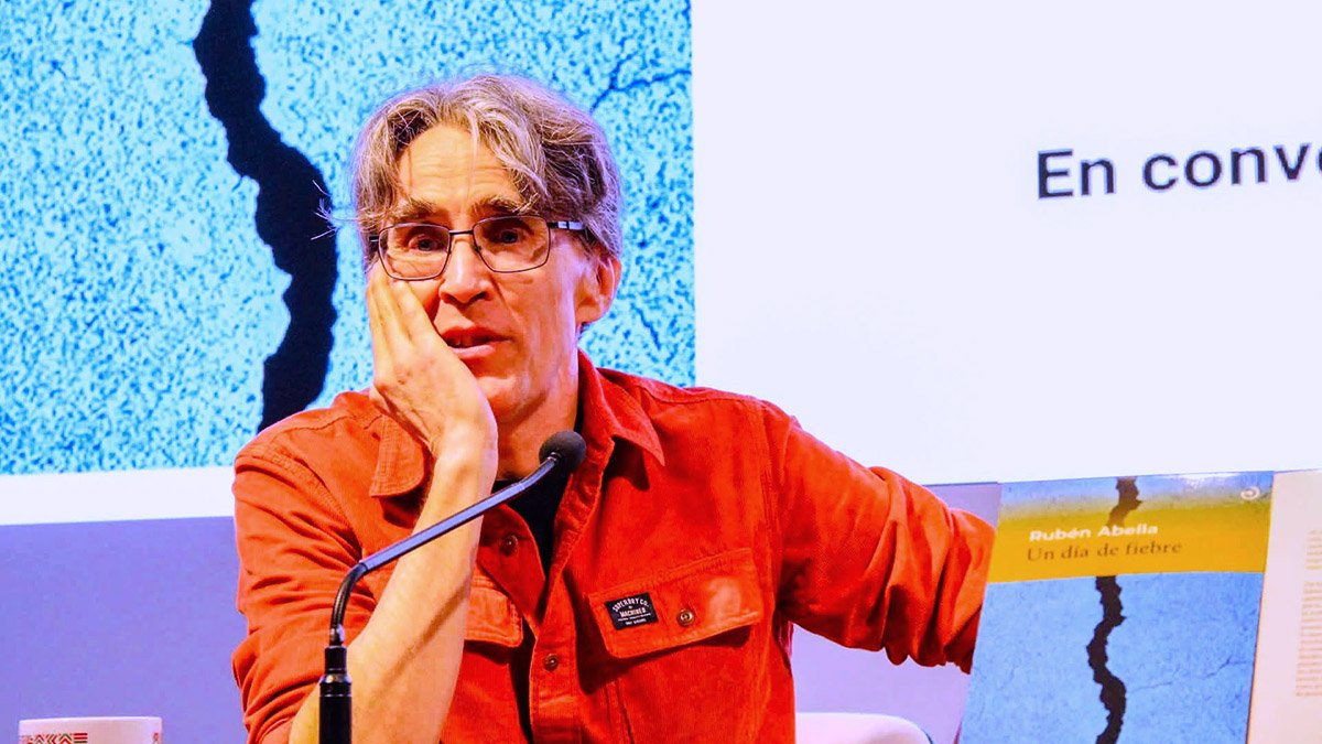 Rubén Abella presenta en Burgos 'Un día de fiebre'.