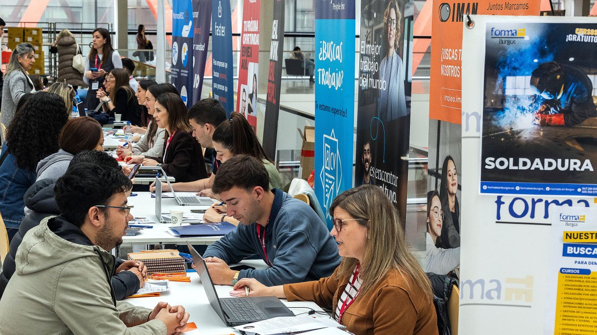 La Feria de Empleo de la UBU se celebró en dos plantas del Fórum Evolución.