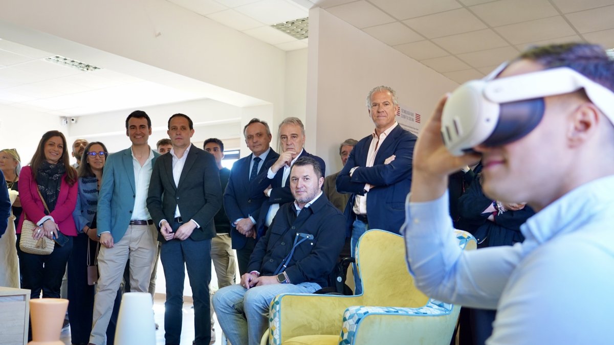 El presidente de la Diputación de Valladolid, Conrado Íscar, presenta el Centro Demostrador de Hogar Digital, un espacio pionero en domótica, teleasistencia y eficiencia energética.