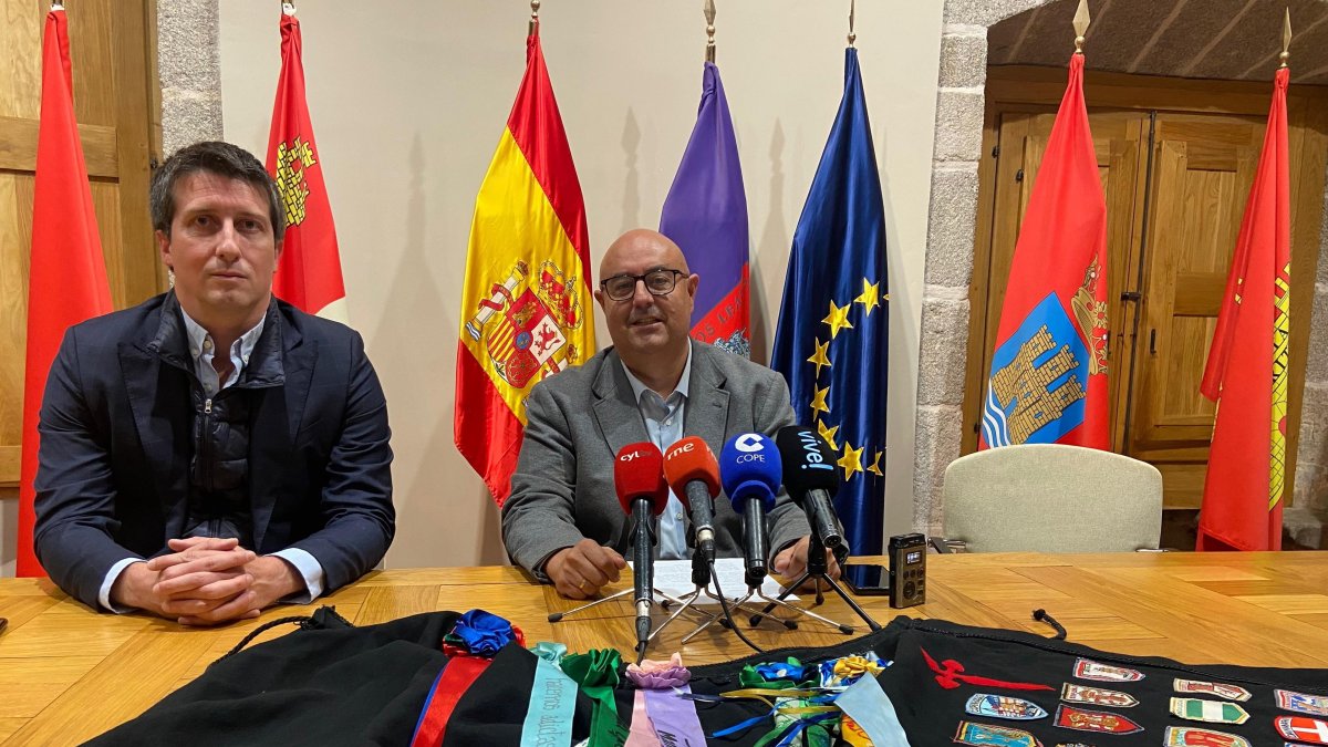 Carlos Hernández Guío (i) y Carlos López, durante la presentación del certamen.