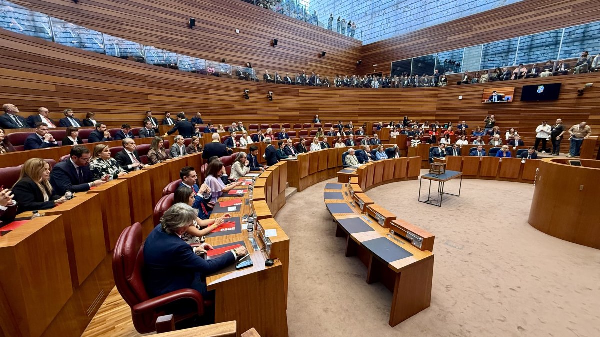 Sesión constitutiva de las Cortes de Castilla y León de la XII Legislatura.