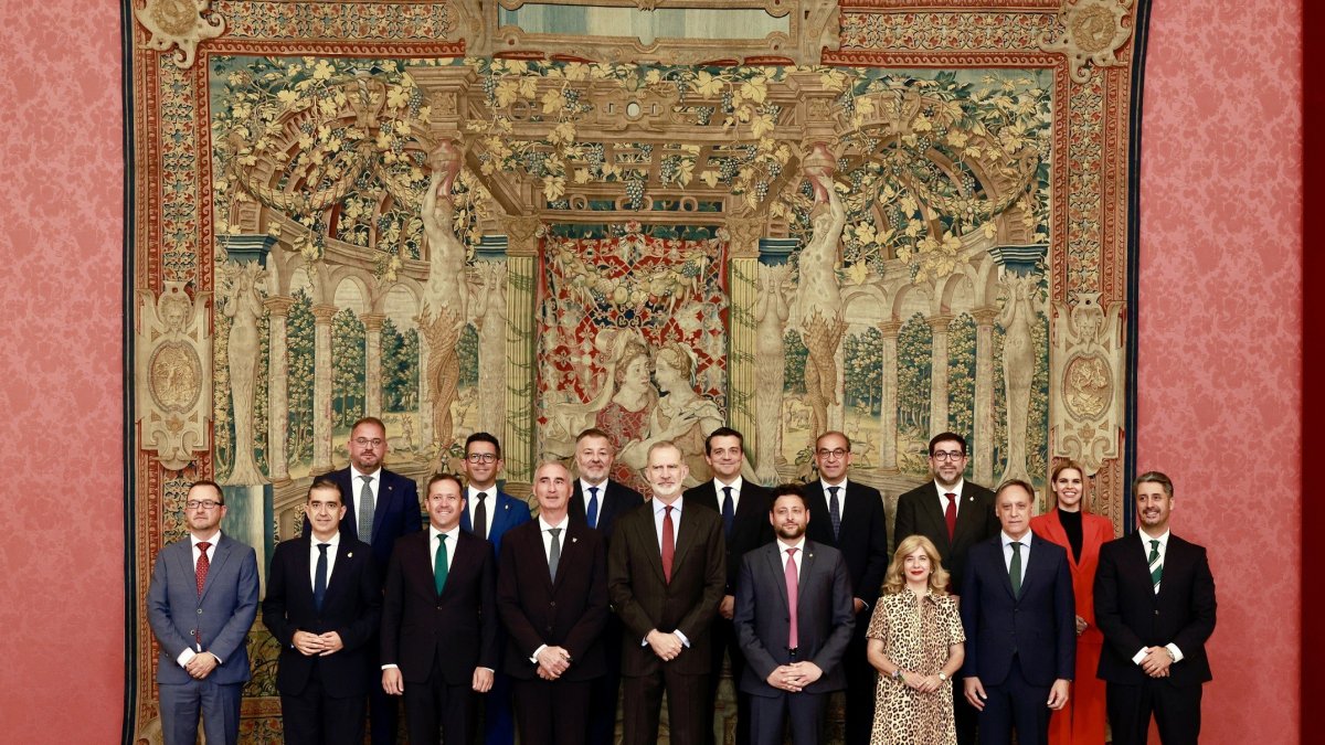 Los alcaldes de las Ciudades Patrimonio de la Humanidad informan al Rey de los avances del I Encuentro Iberoamericano.