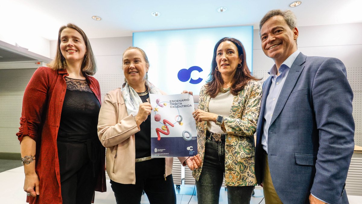 Silvia Arribas, la alcaldesa, Cristina Ayala, Laura Sebastián, directora general de la Fundación Círculo, y el concejal César Barriada.