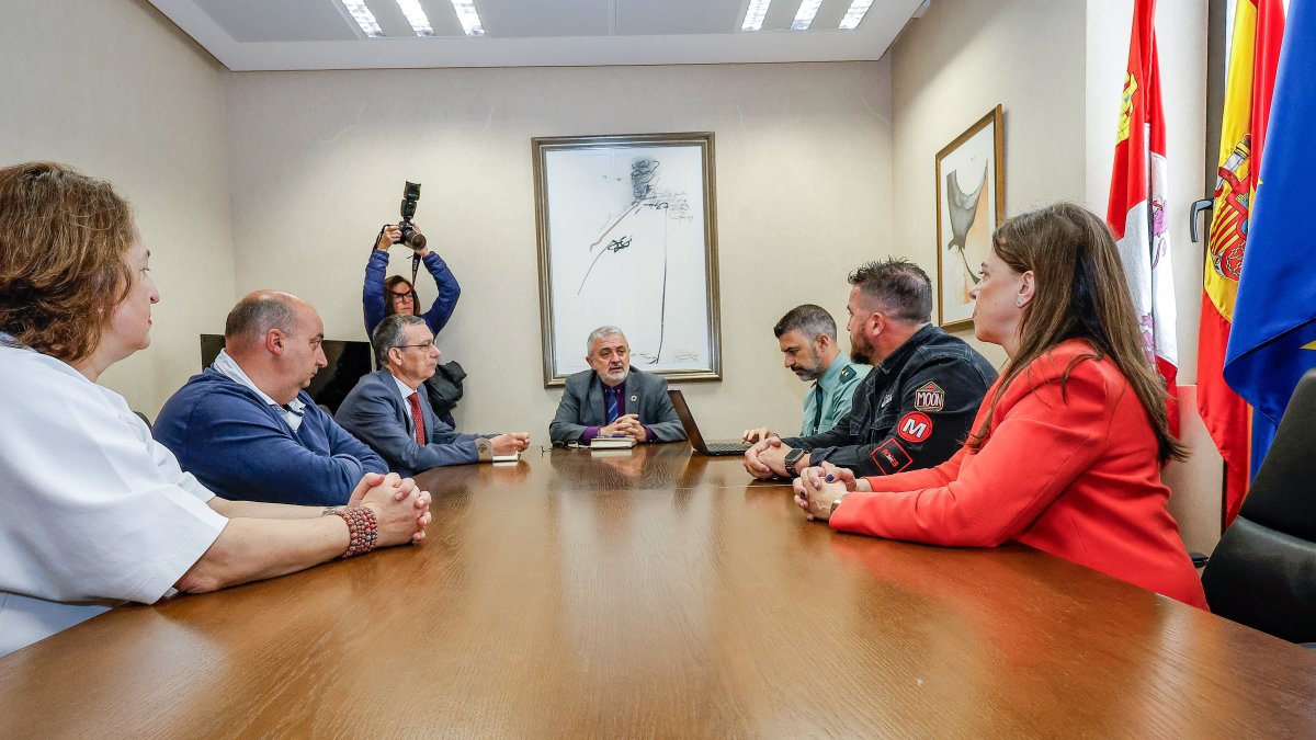 Reunión de alcaldes en la Subdelegación del Gobierno para abordar el problema de la okupación.