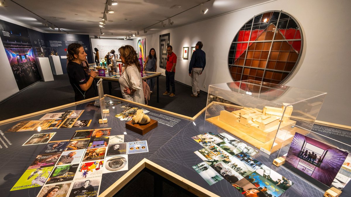 Exposición 'Presente continuo. Cien años de Caja de Burgos' que estará abierta al público hasta el 26 de julio en Cultural Cordón.