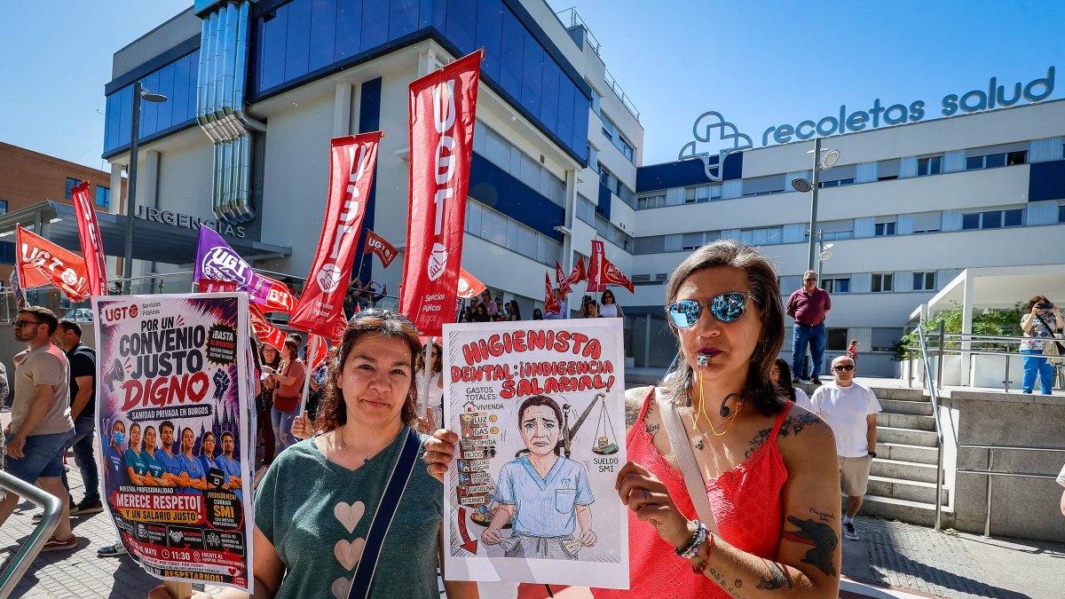 Manifestación de trabajadores de la sanidad privada frente al hospital Recoletas.