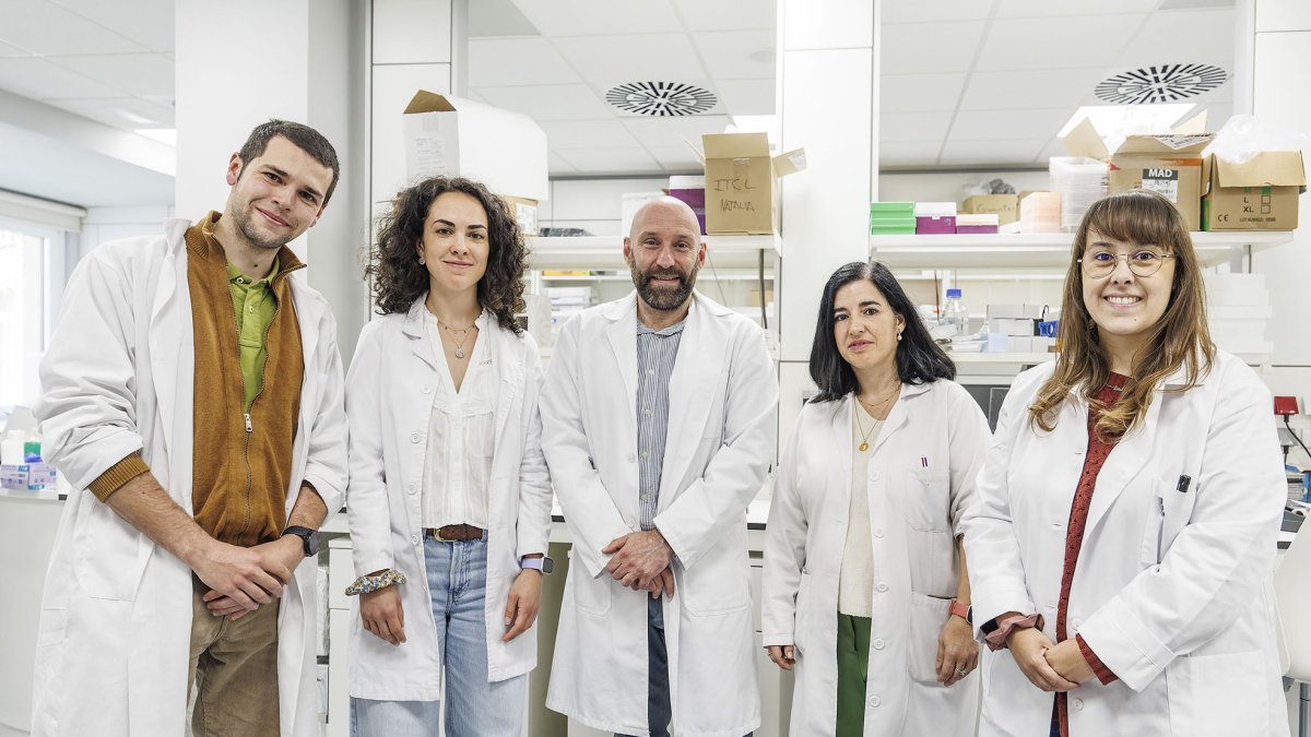 En el centro, Juan Francisco Mielgo junto a miembros del equipo de investigación de la UBU
