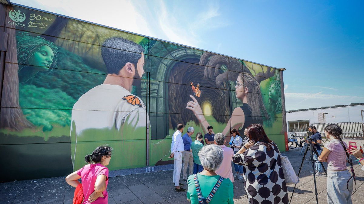 Instante de la inauguración del mural.