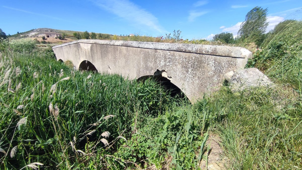 Imagen del puente de Santibáñez de Esgueva