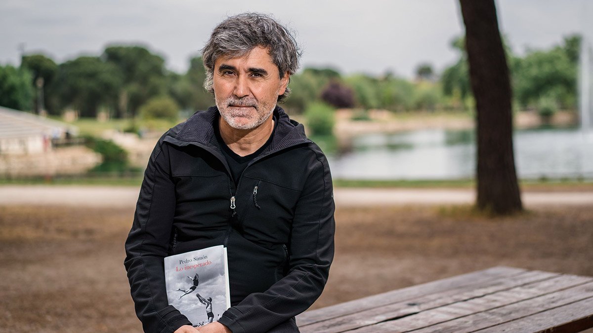 Pedro Simón presenta su novela 'Lo inesperado'.
