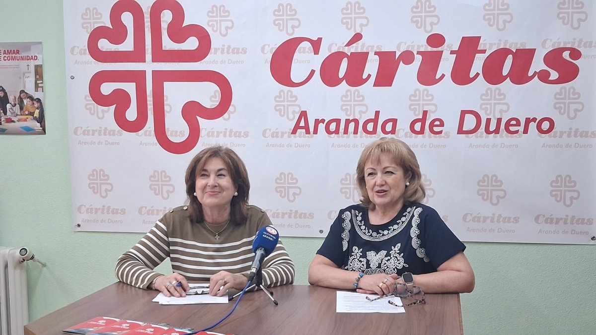 La presidenta junto a la coordinadora de Cáritas Aranda