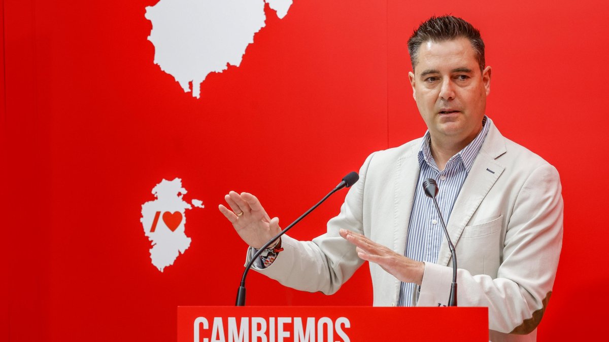 Daniel de la Rosa, en la sede del PSOE de Burgos.