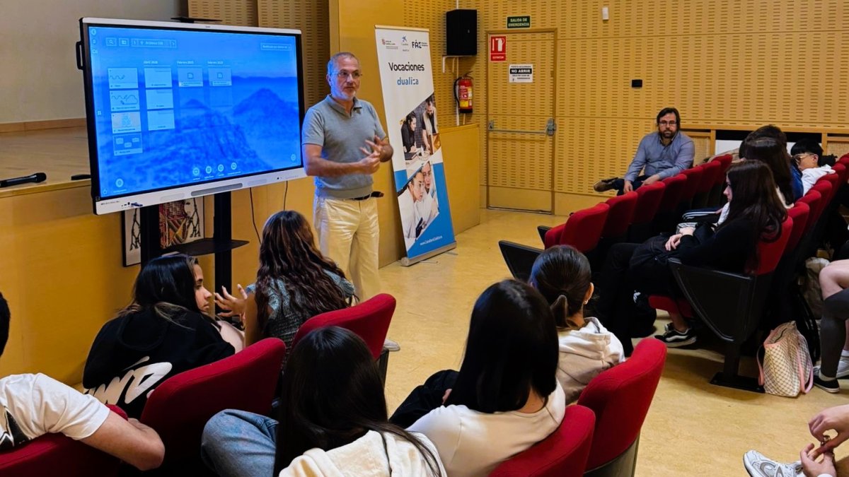 Más de 1.300 alumnos conocen las salidas de la FP con FAE y CaixaBank Dualiza