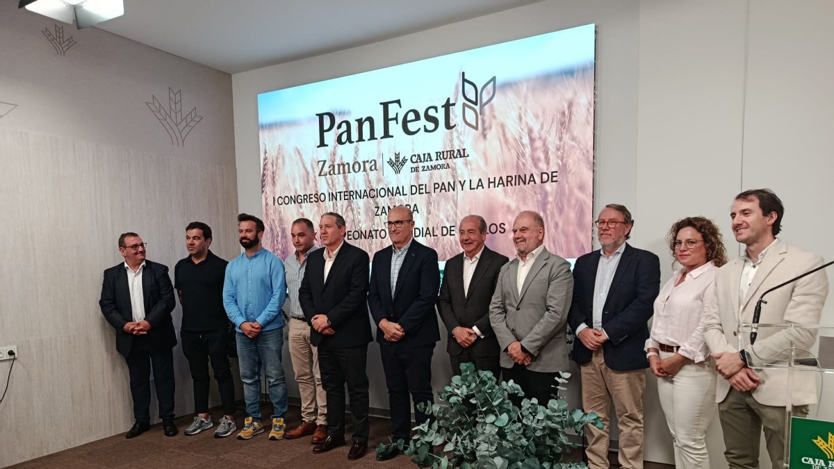 Las autoridades, durante la presentación del PanFest.
