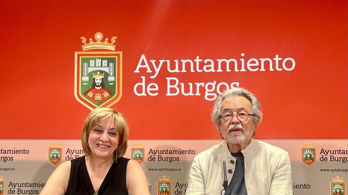 Dolores Ovejero y José María Romo, en rueda de prensa en el Ayuntamiento de Burgos.
