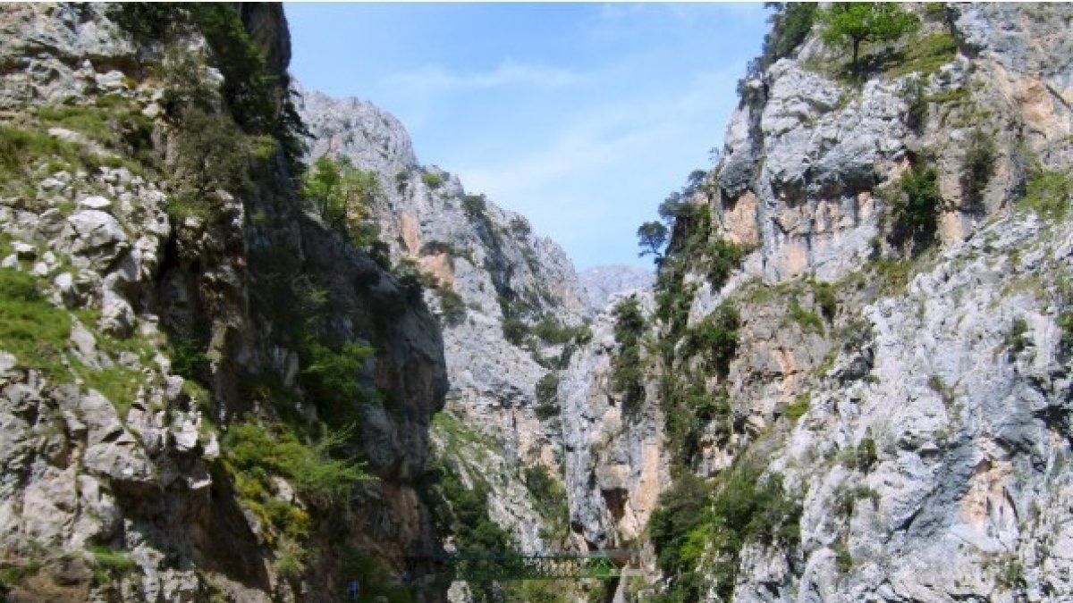 Rura del Cares a su paso por Posada de Valdeón (León).