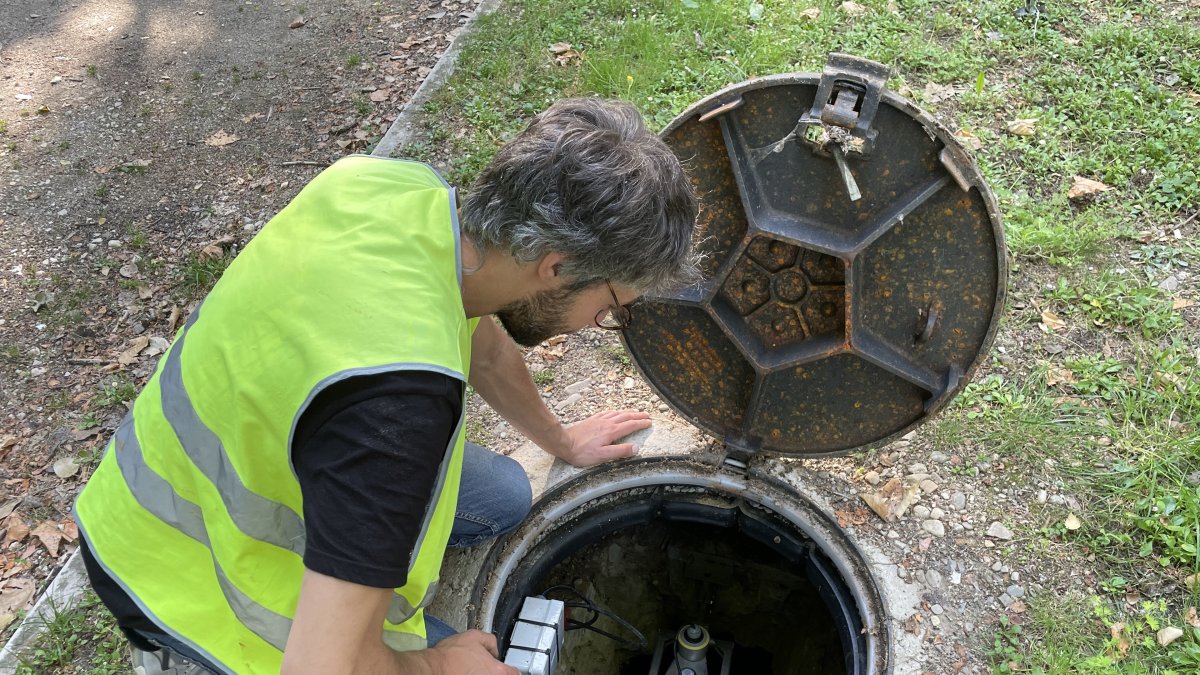 Uno de los sensores instalados en el sistema del agua de Burgos.
