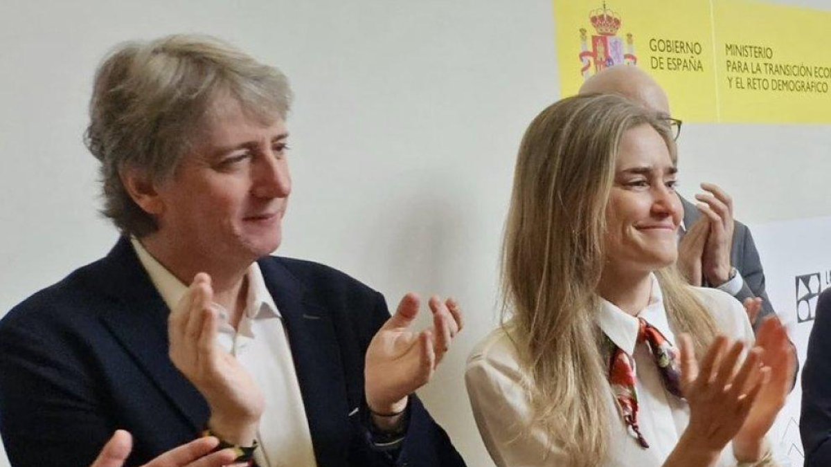 Carlos Martínez y la ministra Sara Aagesen, este sábado en Ponferrada durante el homenaje a Nevenka Fernández