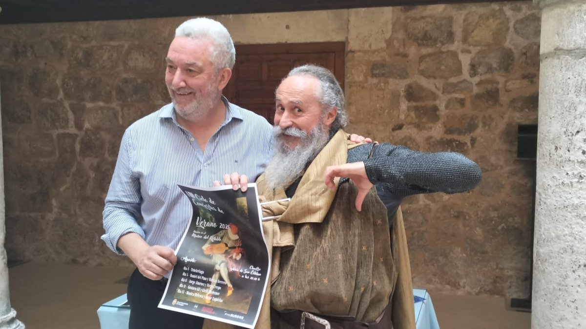 El concejal Carlos Niños con El Cid durante la presentación de las Rutas Teatralizadas.