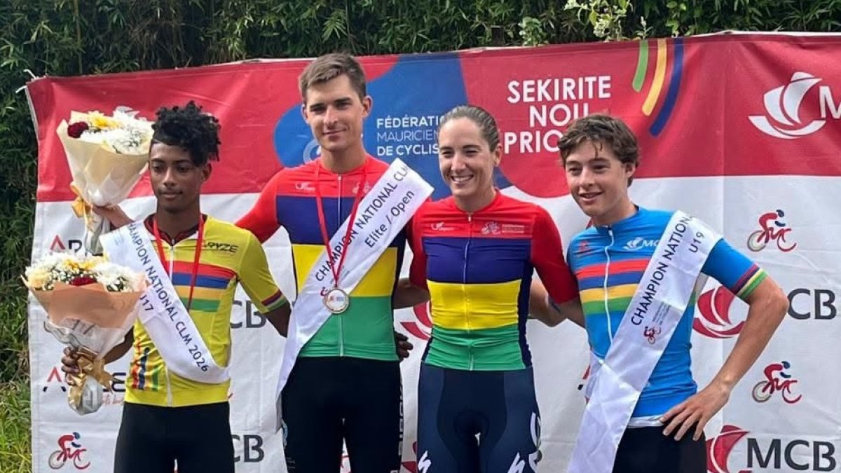 Alex Mayer, junto a los campeones de Mauricio del resto de categorías.