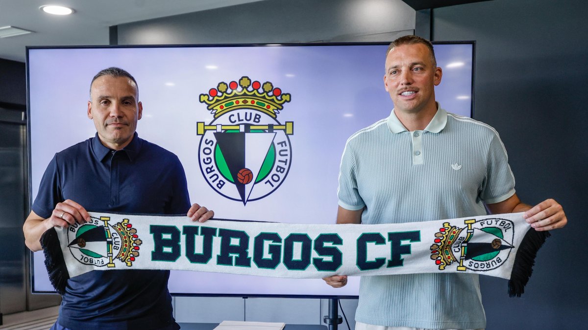 Sergio Francisco y Michu, durante la presentación del nuevo técnico del Burgos CF.
