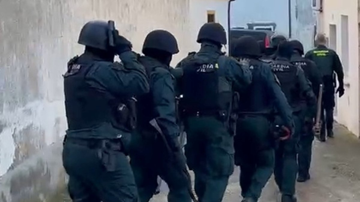 Guardia Civil en un momento del operativo