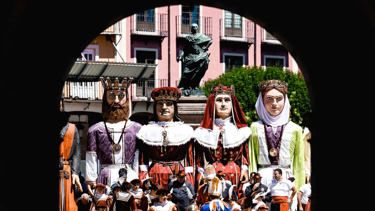 Baile de Danzantes, Gigantillos y Gigantones en las fiestas de San Pedro 2026.