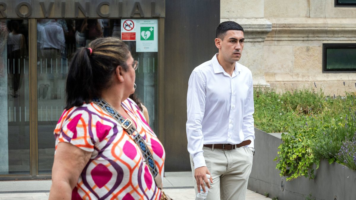 José Luis Novoa, a la salida del TSJCyL tras la revisión de los recursos por la muerte de Sergio Delgado.