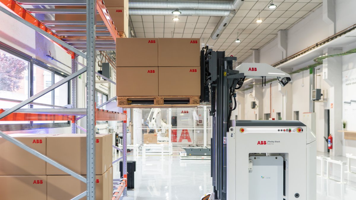 ABB Robotics completa su portfolio de AMR con tecnología Visual SLAM.