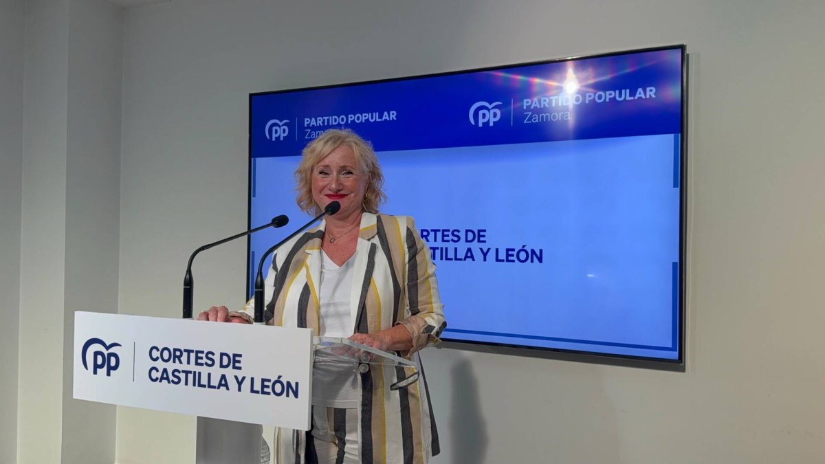 La portavoz del Grupo Parlamentario Popular en las Cortes de Castilla y León, Leticia García, comparece ante los medios de comunicación para analizar varios asuntos de actualidad relacionados con la Comunidad autónoma.