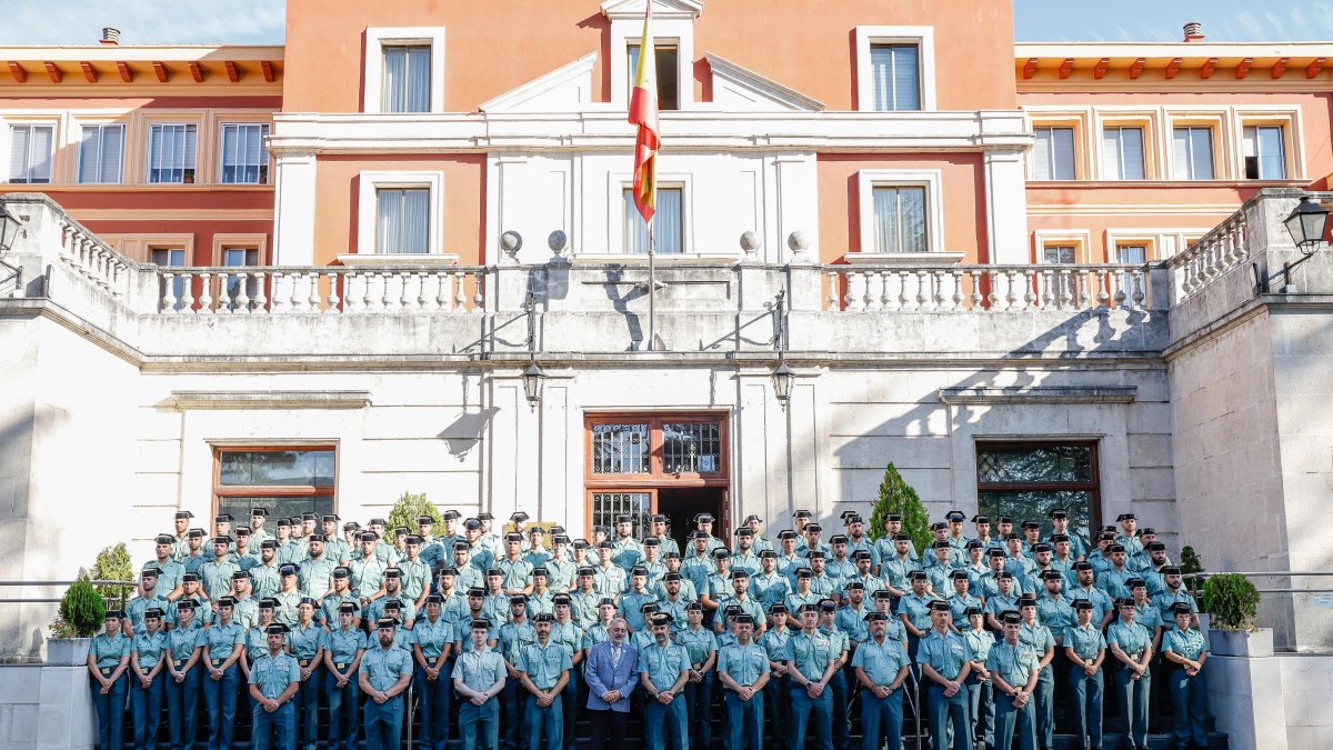 Imagen de grupo de los nuevos guardias civiles.